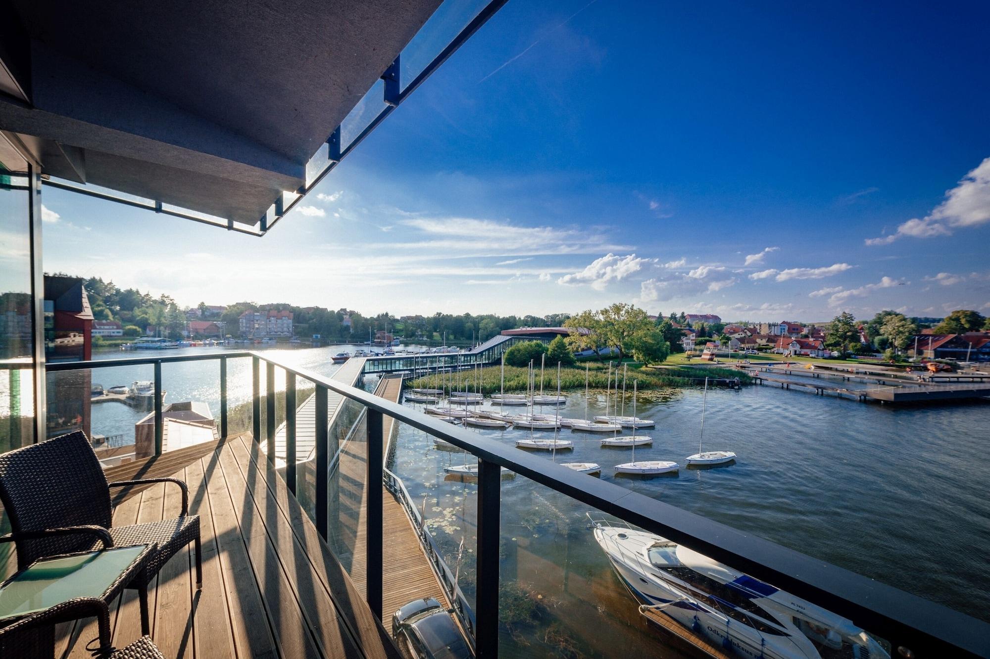 Hotel Mikolajki Leisure & Spa - Destigo Hotels Exterior foto View of the River Thames from the balcony of a penthouse apartment at The Lookout