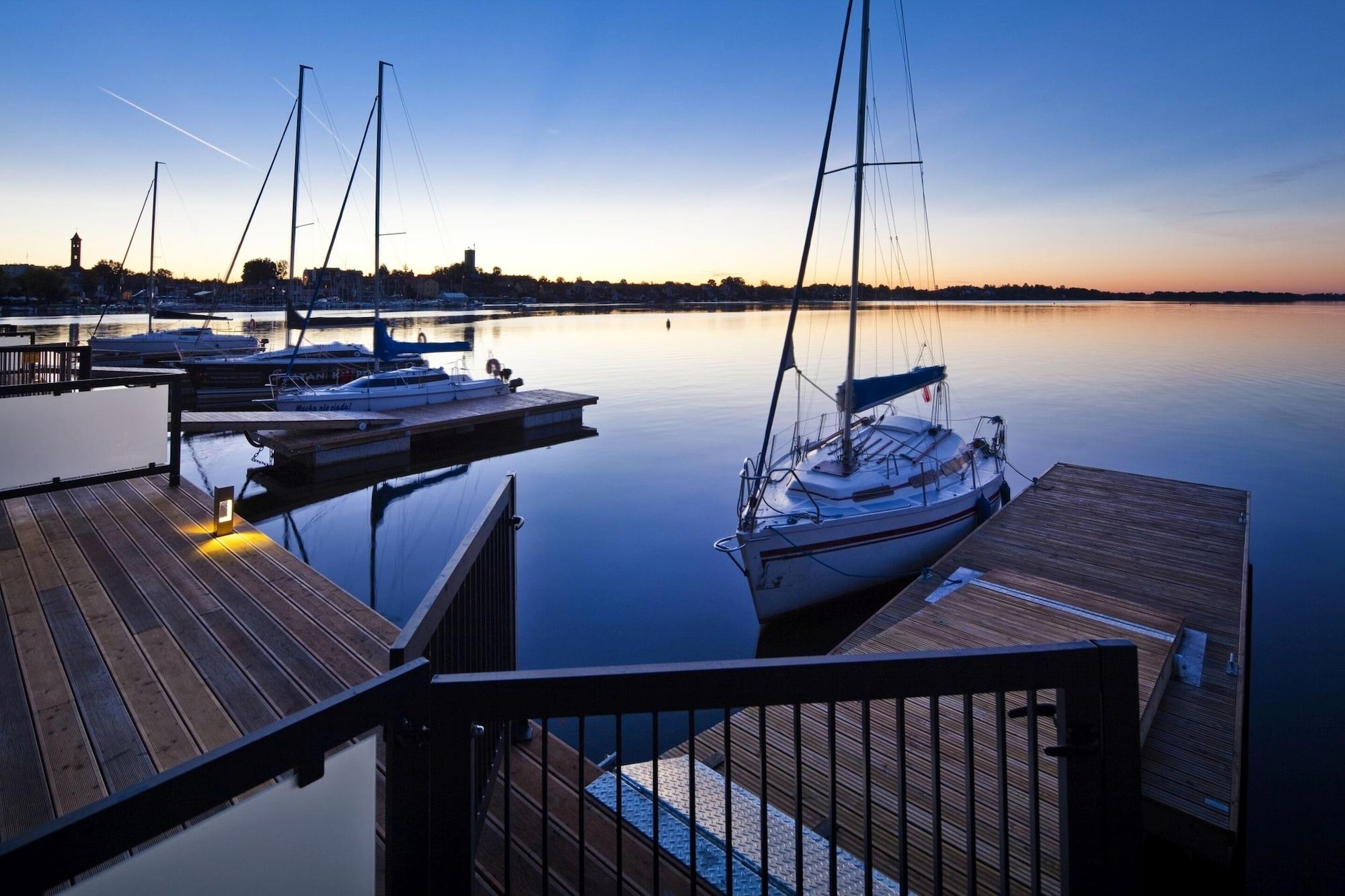 Hotel Mikolajki Leisure & Spa - Destigo Hotels Exterior foto Marina at the Lake of the Ozarks
