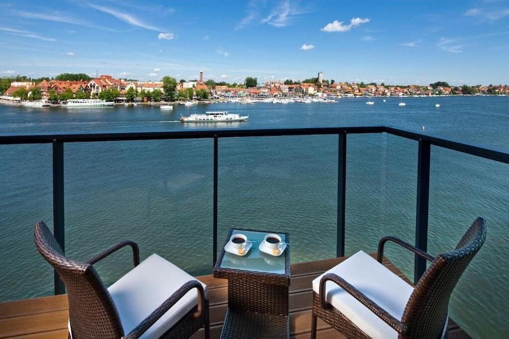 Hotel Mikolajki Leisure & Spa - Destigo Hotels Exterior foto View of the town from the hotel