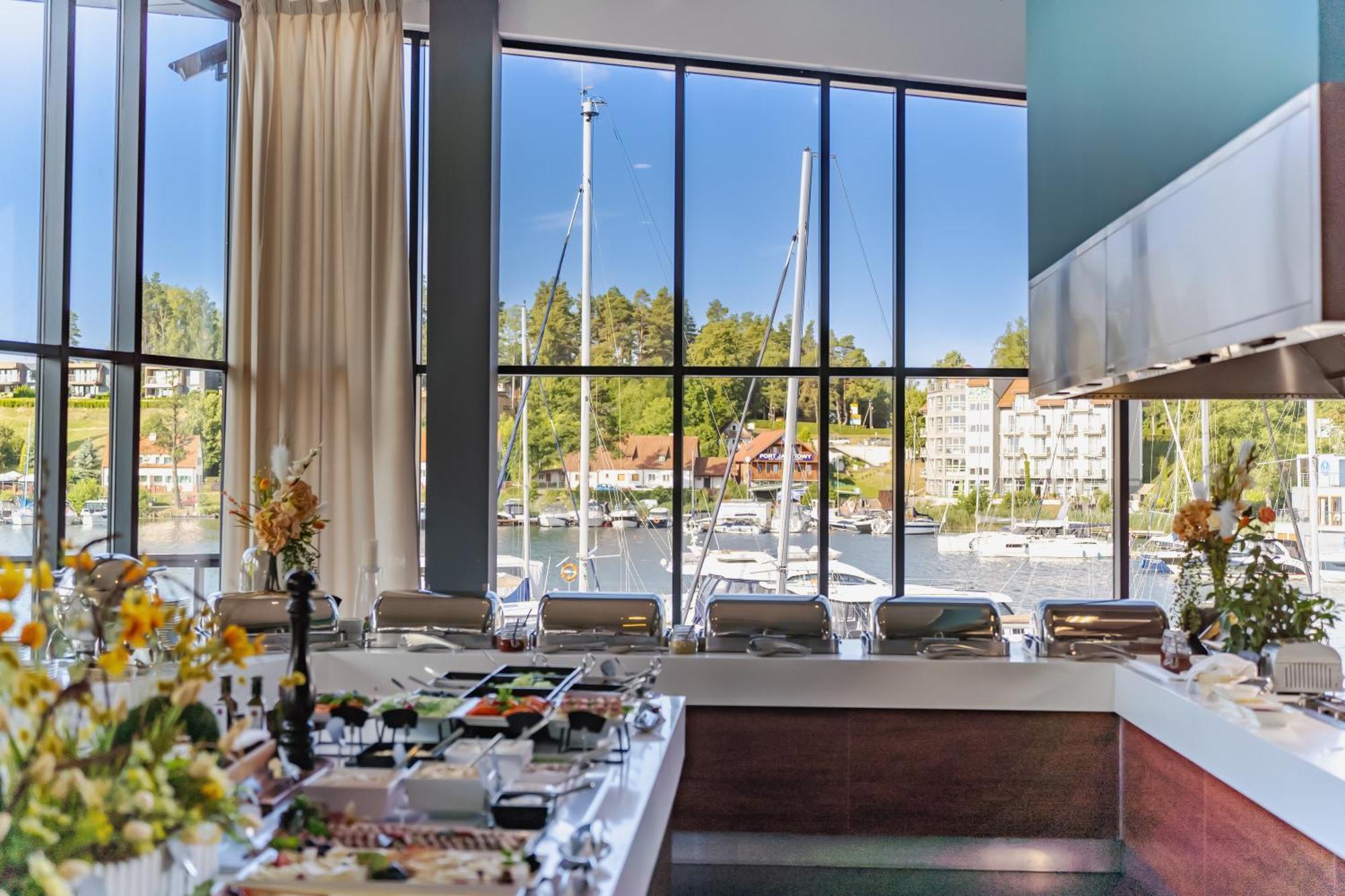 Hotel Mikolajki Leisure & Spa - Destigo Hotels Exterior foto The kitchen at the restaurant