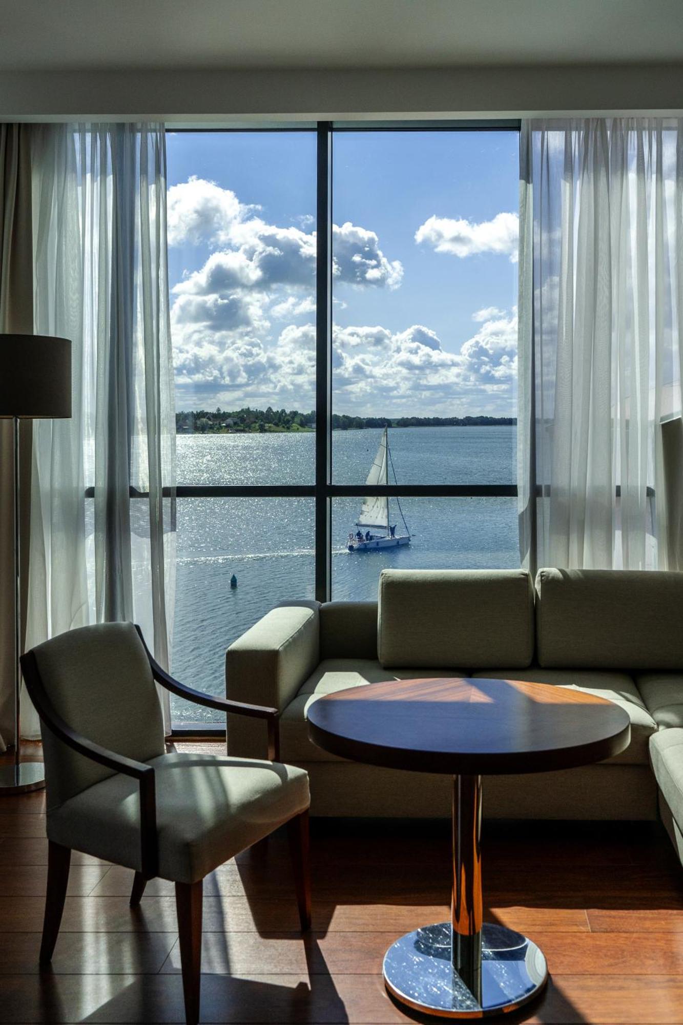 Hotel Mikolajki Leisure & Spa - Destigo Hotels Exterior foto View from a suite at the Hilton San Francisco
