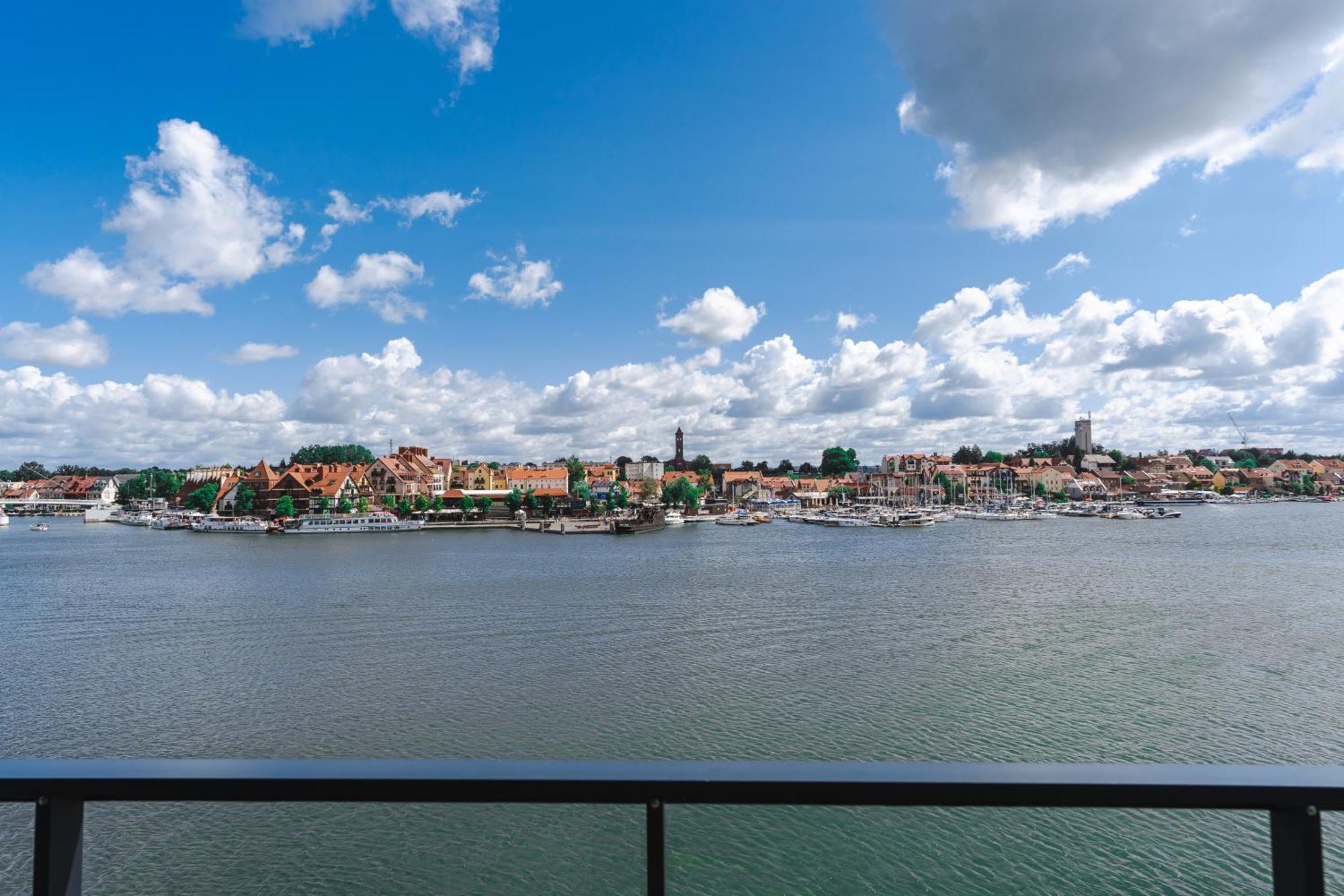 Hotel Mikolajki Leisure & Spa - Destigo Hotels Exterior foto View of the town from the ferry