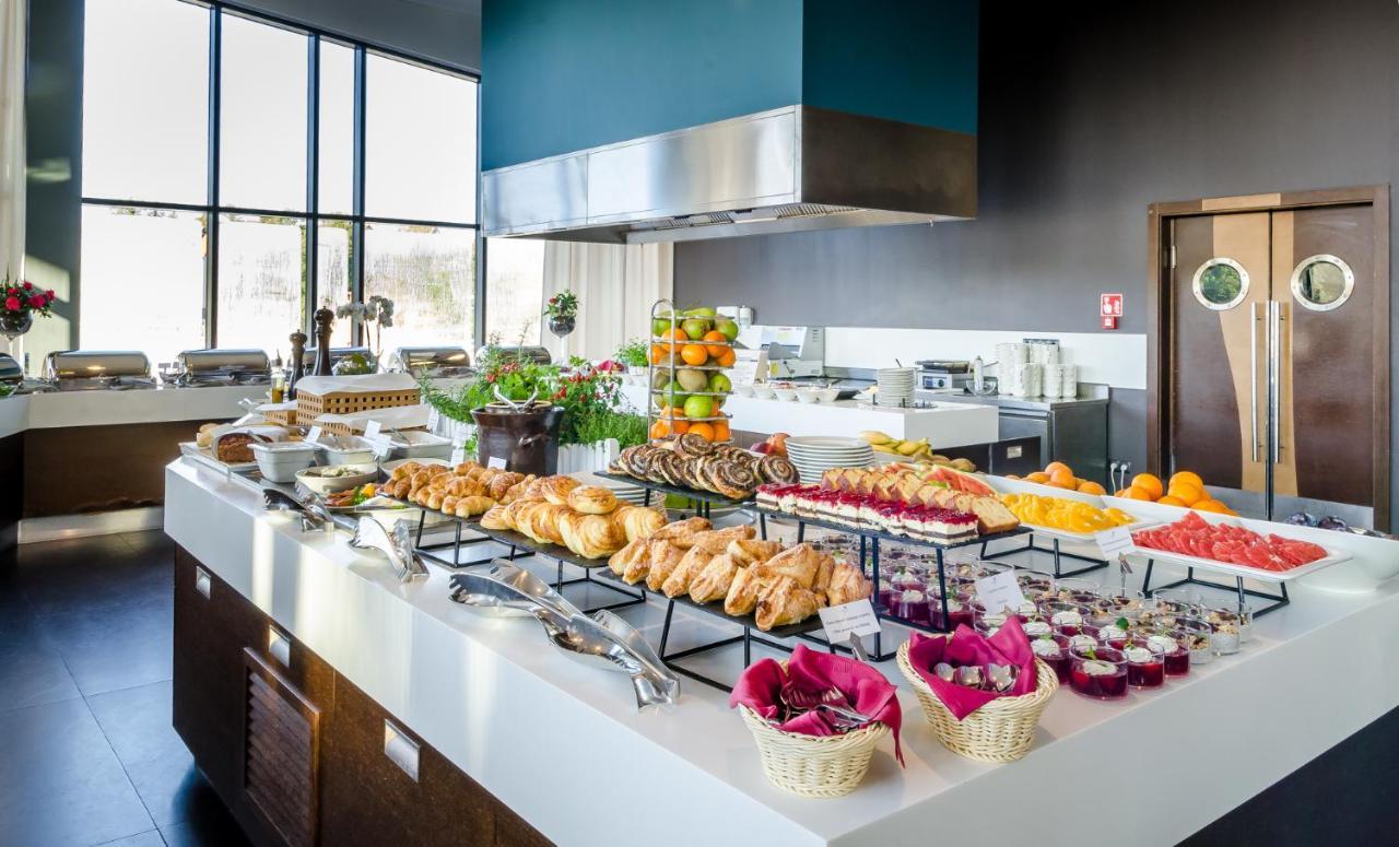 Hotel Mikolajki Leisure & Spa - Destigo Hotels Exterior foto A buffet at a hotel